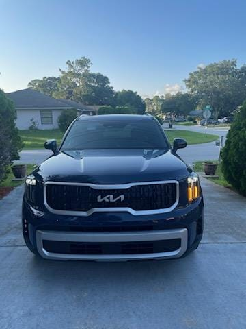Kia Telluride SUV - front view